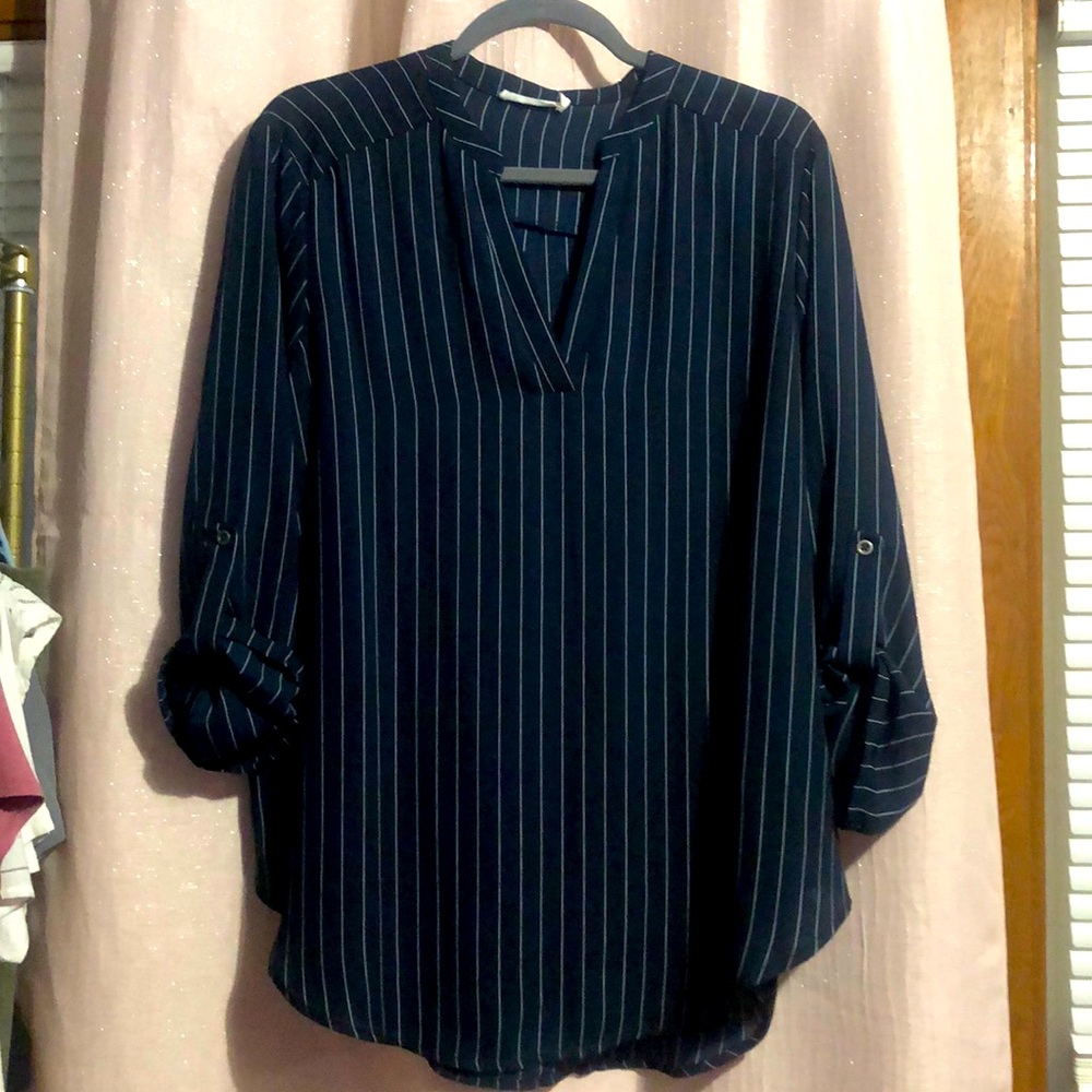 Split neck 3/4 sleeve blouse
